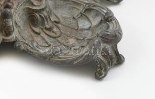 Íróasztali tinta és tolltartó figurális díszítéssel. Spiáter. Hiányos. 33 cm