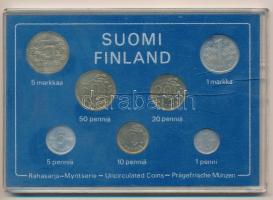 Finnország 1978. 1p-5M (7xklf) forgalmi sor eredeti, sérült műanyag tokban T:1 Finland 1978. 1 Penni - 5 Markkaa (7xdiff) coin set in damaged plastic case C:UNC