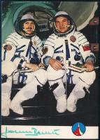 Farkas Bertalan (1949-) űrhajós aláírása az őt ábrázoló képen
