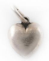 Ezüst(Ag) szív medál, jelzett, 1,3×1,3 cm, nettó: 2,9 g