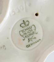 Schaubachkunst legyezős lány. Kézzel festett, jelzett, két ujja letört, 15x9,5x14 cm