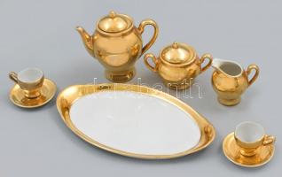 Kolozsvári aranyozott porcelán baba teás készlet (tálca, kanna, kiöntő, cukortartó, 2 db csésze és alj). Jelzett a tálca alján, kopott, kis lepattanással.