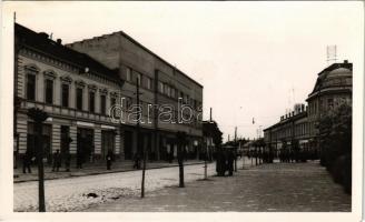 Zenta, Senta; utca részlet, üzletek. Özv. Molnár Sz. Vincéné kiadása / street view, shops