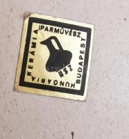 Iparművész kerámia füles váza / korsó, alján jelzéssel, felül etikettel jelzett, m: 32 cm