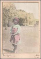 1930 Tápéi leányka, kartonra kasírozott, kézzel színezett fotó Mándy műterméből, 17×12,5 cm