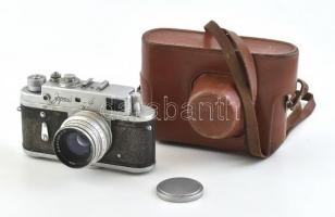 cca 1960-1970 Zorki-4 szovjet fényképezőgép, Jupiter-8 f 1:2 50 mm objektívvel, eredeti, kissé kopott bőr tokjában / Vintage Russian rangefinder camera, in original leather case