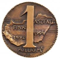Tóth Sándor (1933-2019) 1994. Finn Út Kft. / Finn Aszfalt 1 millió m^2 1992-1994 kétoldalas, öntött bronz plakett (100mm) T:1-,2