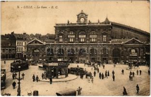 Lille, La Gare / railway station, trams, automobiles, shops (EK)
