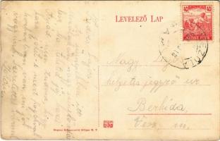 Izsa, Iza (Komárom, Komárnó); A falu dereka a pap mellett, utca / street (EK)