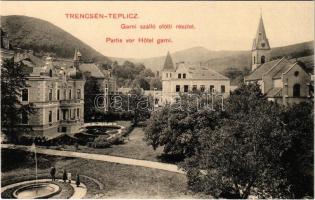 Trencsénteplic, Trencianske Teplice; Garni szálló előtti részlet / hotels
