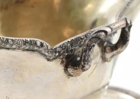 Ezüst (Ag) szószos kínáló. XX. sz. eleje. jelzett, mesterjegyes 858 g 28x15 cm (A két részt összerög...