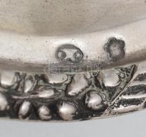 Ezüst (Ag) szószos kínáló. XX. sz. eleje. jelzett, mesterjegyes 858 g 28x15 cm (A két részt összerög...