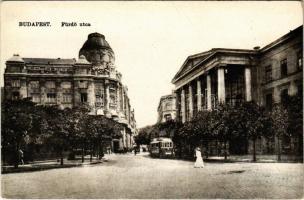 Budapest V. Fürdő utca, Diana fürdőről kapta a nevét, (ma József Attila utca és Széchenyi István tér sarka), lebontották majd helyén építették fel a Pesti Magyar Kereskedelmi Bankot, Kereskedelmi Kar épülete, villamos (fl)