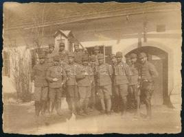 1917 Selze (Selce), Szlovánia, A 271-es menetegység tisztikara, hátoldalon feliratozott fotó, 9×12 cm