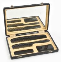 Ariston régi német fésű készlet, 4 db műanyag fésű, tükrös dobozban, 1920-as évek, apró kopásnyomokkal, doboz méret: 17x25x3 cm.