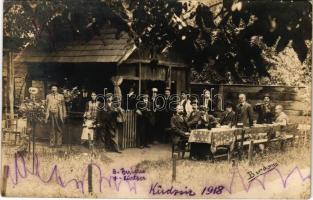 Kudzsir, Kudsir, Cugir; erdei vendéglő kerthelyisége mulatozó vendégekkel / forest restaurant with garden and guests. Bordan photo (fl)