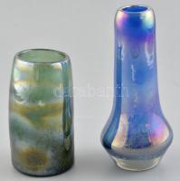 2 db irizáló üveg váza, buborékos és repesztéses technikával, kis kopásnyomokkal, m: 13 és 17,5 cm
