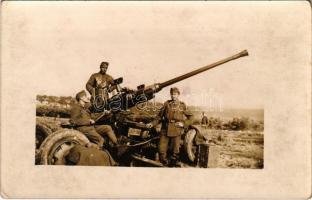 1940 Aknasugatag, Aknasuhatag, Ocna Sugatag; Légvédelmi ágyú katonákkal / WWII military air defense cannon, soldiers. photo (EK)