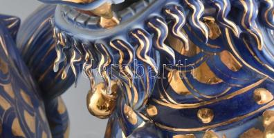 2 db nagy méretű kínai kapu őrző porcelán sárkány figura. Jelzés nélkül, kézzel festett, kis sérülés...