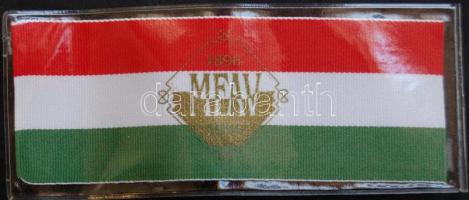 Nemzetiszínű emlékszalag a 100 éves földalattiról