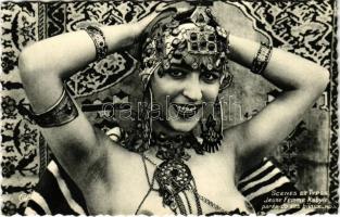 Jeune femme Kabyle parée de ses bijoux / half-naked Kabyle woman with jewelry (fa)