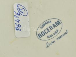 Román porcelán virágos díszkosár, kézzel festett, jelzett, virágokon kis lepattanásokkal, 32×19 cm