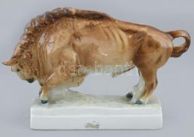 Zsolnay bölény, kézzel festett, hibátlan, jelzett, m: 14,5 cm, h: 16 cm Tervező: Sinkó András