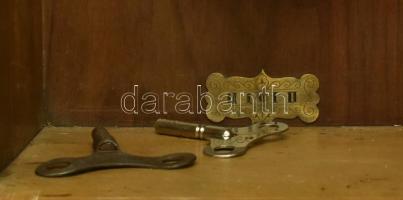 Art deco falióra. Ingajáratos, fazettált üveggel, jó állapotban. Két kulccsal, réz számlappal 70 cm