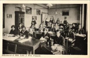 Krems an der Donau, Institut BMV der Englischen Fräulein, Nähzimmer d. Höh. Lehr. f. Wirt. Frauenb. / girl school interior