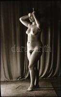 cca 1950 Műtermi aktfotó, 1 db vintage NEGATÍV, 9x6 cm