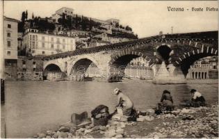 Verona, Ponte Pietra / stone bridge, washerwomen