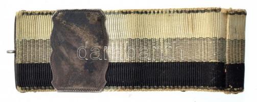 Ausztria 1902. jelzetlen Ag sportdíj szalagon (br.9,82g) T:1-,2 patina
Austria 1902. unmarked Ag sp...