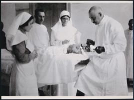 cca 1917/2022 Marosvásárhely, koponya műtét a hadi kórházban, mai nagyítás, jelzés nélkül, 17,8x24 cm