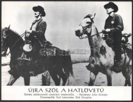 cca 1957 ,,Újra szól a hatlövetű" című amerikai westernfilm jelenetei és szereplői (köztük Kirk...