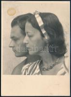 cca 1930-40 Keresztury Dezső író, későbbi vallás- és közoktatásügyi miniszter és felesége, Seiber Mária zongoraművésznő, vintage fotó, bal felső sarkában kissé foltos, 11,5x8,5 cm