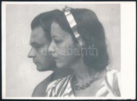 cca 1930-40 Keresztury Dezső író, későbbi vallás- és közoktatásügyi miniszter és felesége, Seiber Mária zongoraművésznő, fotó, későbbi előhívás, 8,5x11,5 cm