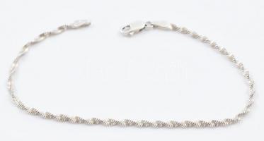Ezüst(Ag) csavart karkötő, jelzett, h: 19,5 cm, nettó: 2,4 g