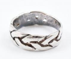 Ezüst(Ag) fonott gyűrű, jelzett, méret: 51, nettó: 3,1 g