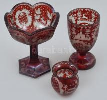 3 db metszett rubin üveg emléktárgy XIX. sz. vége. - vadászati jelentekkel 16 cm-ig