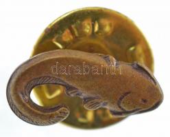 44db-os harcsa jelvény tétel T:1