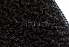 Női bőr színházi táska, kopásnyomokkal, m: 28 cm