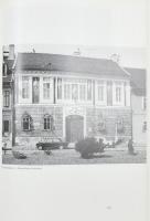 Régi házak Pest-Budán. Szerk. Pereházy Károly. Bp., 1976, Műszaki. Gazdag fekete-fehér képanyaggal i...