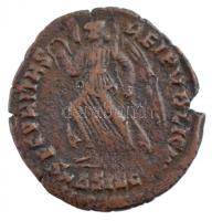 Római Birodalom / Siscia / I. Valentinianus 364-367. AE3 Br (2,14g) T:2 kis kitörés
Roman Empire / ...