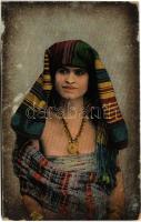 Egyiptomi nő / Egyptian folklore. Lichtenstern & Harari Cairo No. 184. (r)