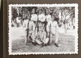 cca 1930 Katonák nyári tábora 18 db fotó kis albumban 6x9 cm