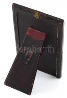 cca 1900 Szecessziós, rézveretes, kitámasztható asztali fa képkeret, benne fiatal hölgy portréja (ka...