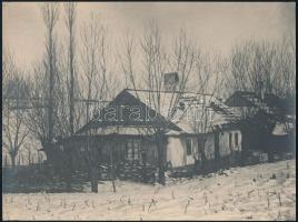 cca 1930-1940 A felvidéki Kondela házai télen, hátoldalon feliratozott fotó, 18×24 cm