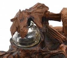 Gazdagon díszített, figurális faragott fa asztali tintatartó zergékkel, 2 db üvegbetéttel. Kisebb sé...