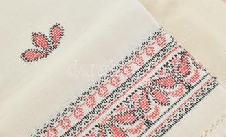 3 db hímzett népies mintájú függöny, kb. 160x78 cm