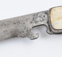 Régi csontnyelű bicska dugóhúzóval, a pengén jelzéssel, h: 10 cm